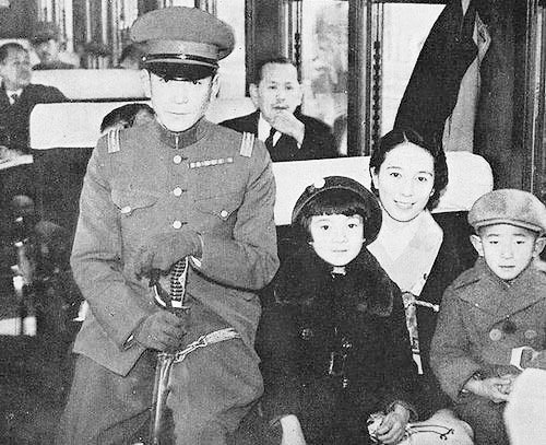 1936年ベルリンに向かう西と見送りの家族